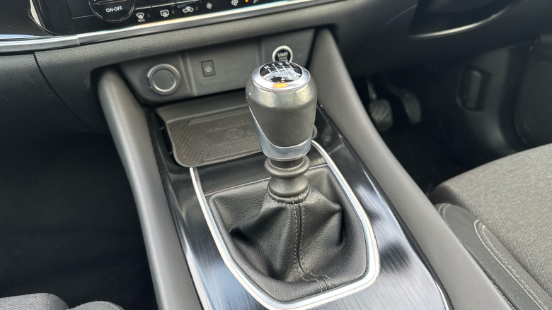 Nissan Qashqai 1.3 DiG-T MH Premiere Edition 5dr Petrol Hatchback